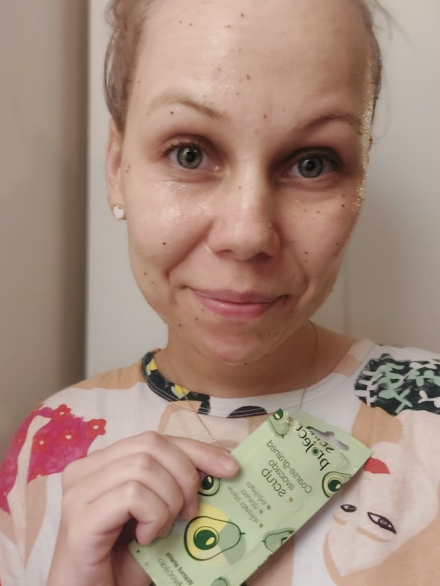 Selfie Project Peeling do twarzy, Gruboziarnisty, Łupiny orzecha włoskiego, Awokado
