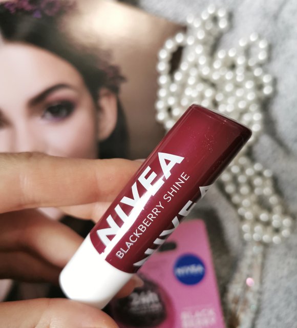 Nivea Pomadka do ust, Blackberry Shine