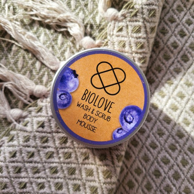 Biolove Pianka peelingująco - myjąca, Borówka