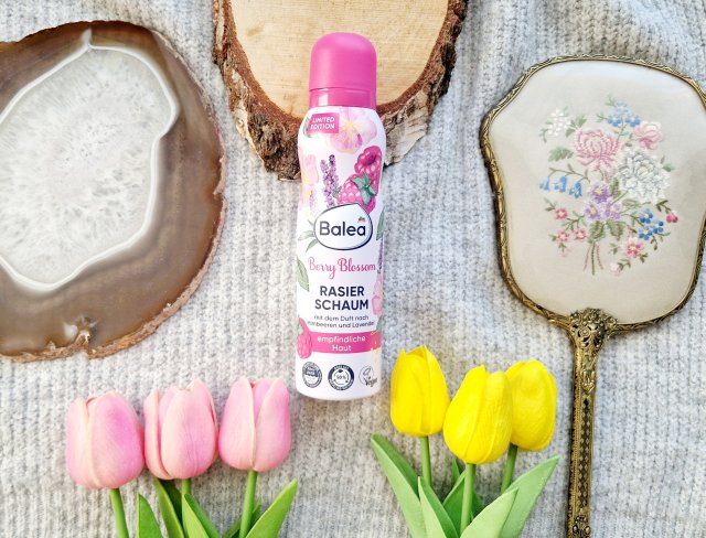 Balea Pianka do golenia, Berry Blossom