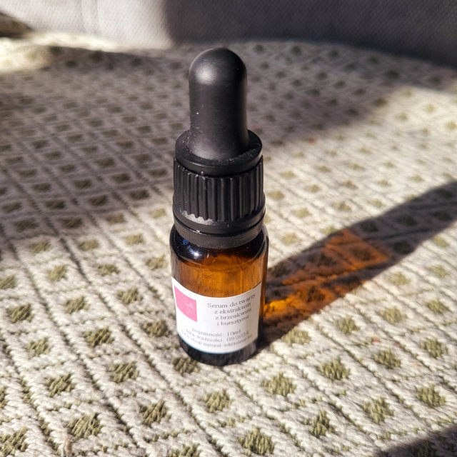 WhiteTree Natural Cosmetics Serum do twarzy, Z ekstraktem z bursztynu i brzoskwini