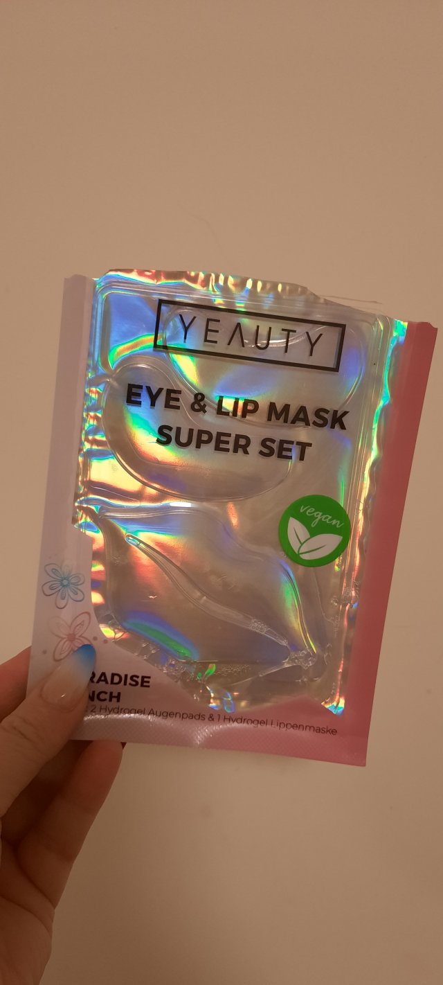 akcja denkowanie! grudzień - kosmetyki w świątecznych opakowaniach i świątecznych kolorach 🎄❄️⛄🎀🎁🎅