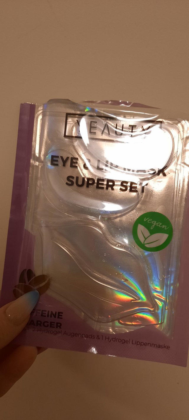 akcja denkowanie! grudzień - kosmetyki w świątecznych opakowaniach i świątecznych kolorach 🎄❄️⛄🎀🎁🎅