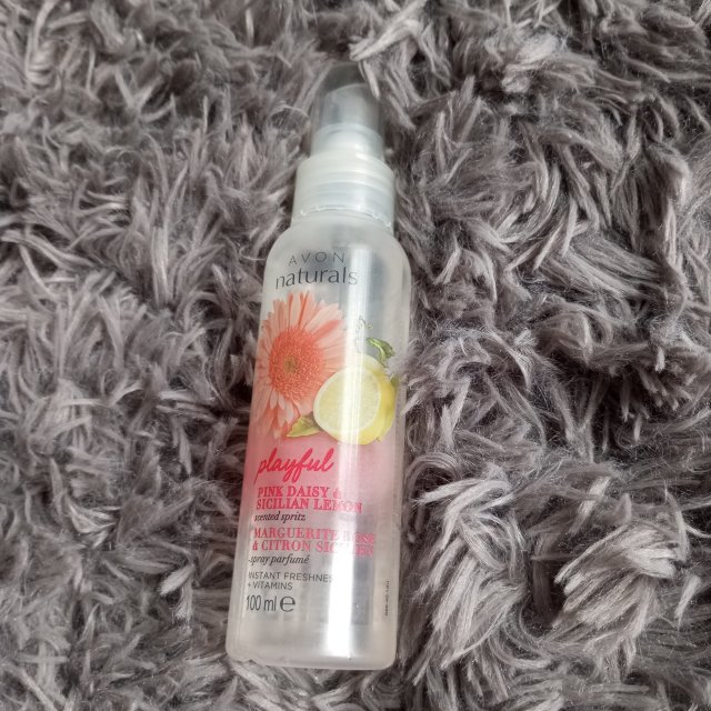 Avon Naturals, Mgiełka do ciała, Różowa stokrotka i sycylijska cytryna