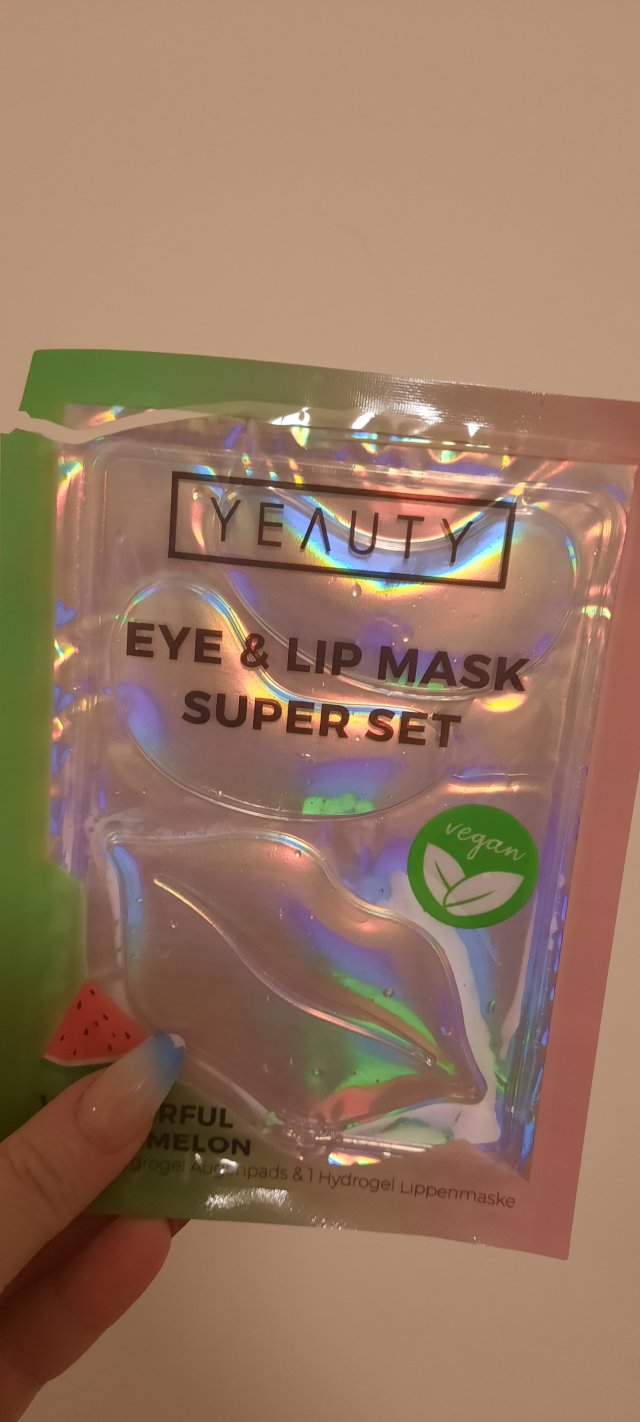 akcja denkowanie! grudzień - kosmetyki w świątecznych opakowaniach i świątecznych kolorach 🎄❄️⛄🎀🎁🎅