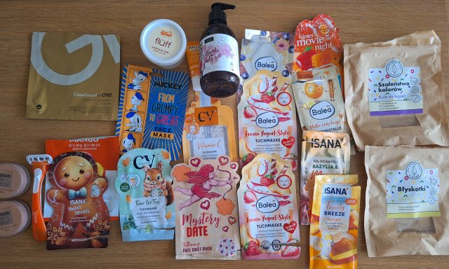 Denkowanie część druga :) Grudzień, kosmetyki w świątecznych opakowaniach lub w świątecznych kolorach: czerwonym, zielonym i złotym 