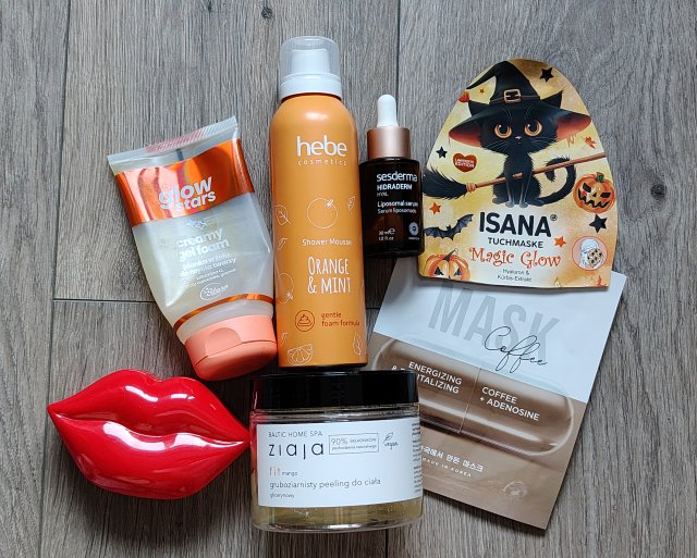 Denkowanie część druga :) Grudzień, kosmetyki w świątecznych opakowaniach lub w świątecznych kolorach: czerwonym, zielonym i złotym 