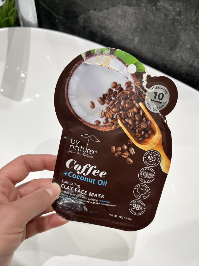 Denkowanie część druga :) Grudzień, kosmetyki w świątecznych opakowaniach lub w świątecznych kolorach: czerwonym, zielonym i złotym 