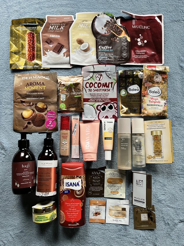 Denkowanie część druga :) Grudzień, kosmetyki w świątecznych opakowaniach lub w świątecznych kolorach: czerwonym, zielonym i złotym 