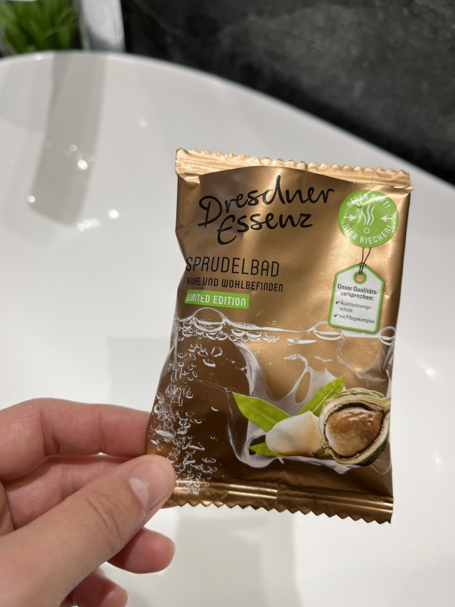 Denkowanie część druga :) Grudzień, kosmetyki w świątecznych opakowaniach lub w świątecznych kolorach: czerwonym, zielonym i złotym 