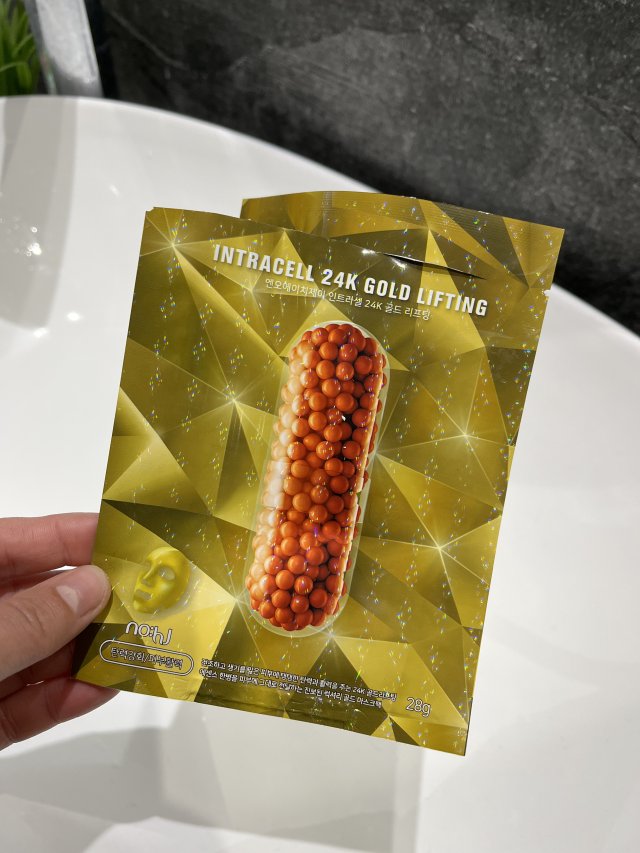 Denkowanie część druga :) Grudzień, kosmetyki w świątecznych opakowaniach lub w świątecznych kolorach: czerwonym, zielonym i złotym 