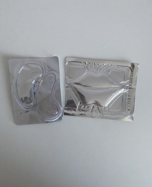 Denkowanie część druga :) Grudzień, kosmetyki w świątecznych opakowaniach lub w świątecznych kolorach: czerwonym, zielonym i złotym 