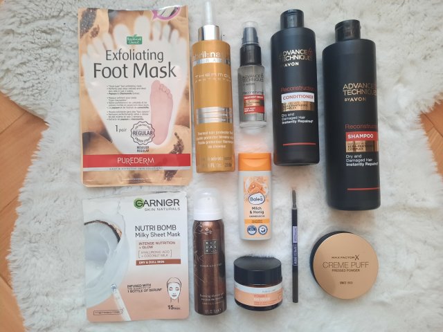 Denkowanie część druga :) Grudzień, kosmetyki w świątecznych opakowaniach lub w świątecznych kolorach: czerwonym, zielonym i złotym 