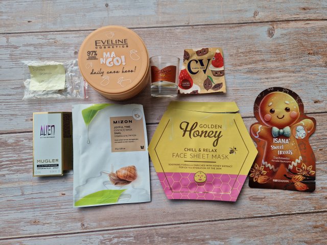 Denkowanie część druga :) Grudzień, kosmetyki w świątecznych opakowaniach lub w świątecznych kolorach: czerwonym, zielonym i złotym 