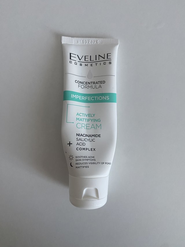 Denkowanie część druga :) Grudzień, kosmetyki w świątecznych opakowaniach lub w świątecznych kolorach: czerwonym, zielonym i złotym 