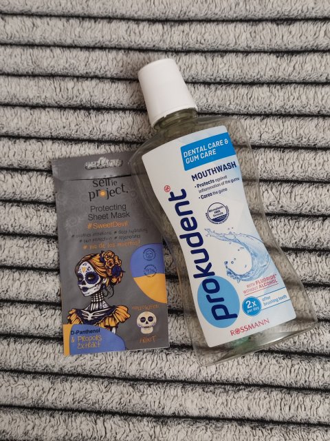 Denkowanie część druga :) Grudzień, kosmetyki w świątecznych opakowaniach lub w świątecznych kolorach: czerwonym, zielonym i złotym 