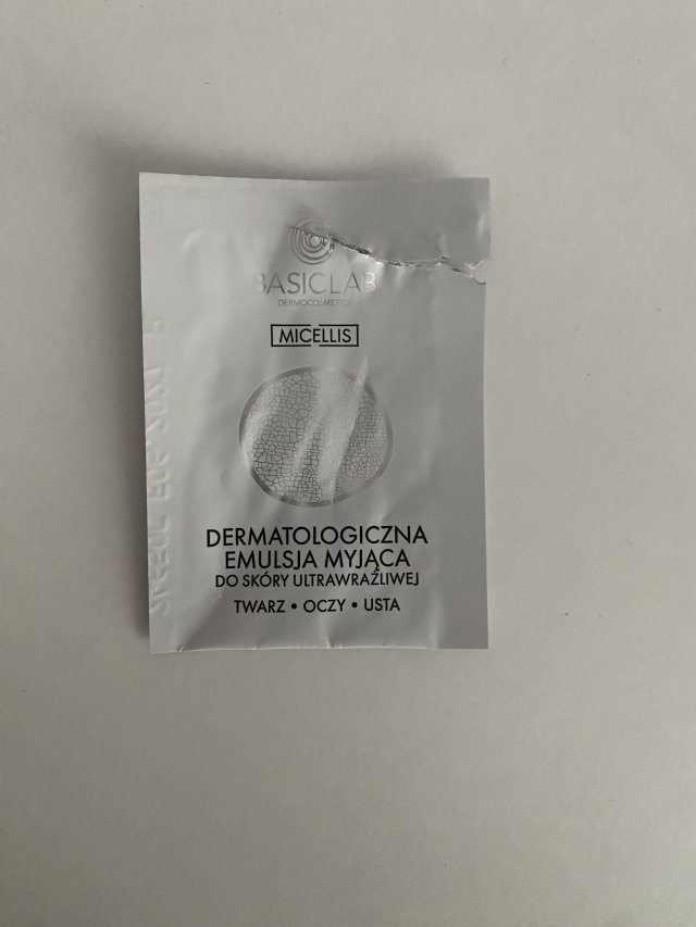 Denkowanie część druga :) Grudzień, kosmetyki w świątecznych opakowaniach lub w świątecznych kolorach: czerwonym, zielonym i złotym 