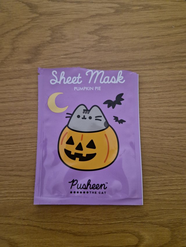 Denkowanie część druga :) Grudzień, kosmetyki w świątecznych opakowaniach lub w świątecznych kolorach: czerwonym, zielonym i złotym 