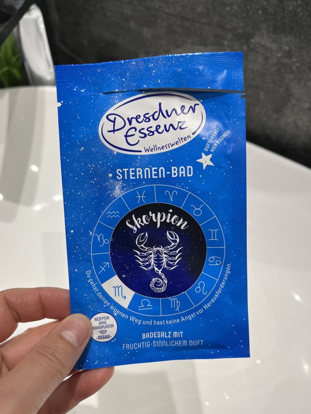 Denkowanie część druga :) Grudzień, kosmetyki w świątecznych opakowaniach lub w świątecznych kolorach: czerwonym, zielonym i złotym 