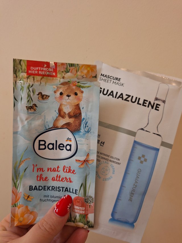 Denkowanie część druga :) Grudzień, kosmetyki w świątecznych opakowaniach lub w świątecznych kolorach: czerwonym, zielonym i złotym 