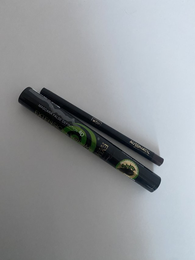 Denkowanie część druga :) Grudzień, kosmetyki w świątecznych opakowaniach lub w świątecznych kolorach: czerwonym, zielonym i złotym 