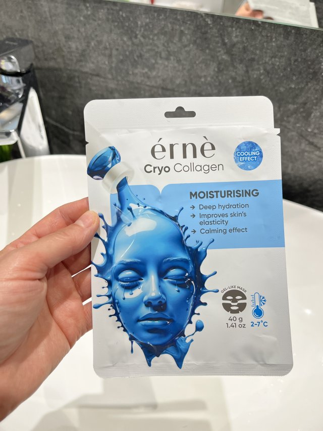 Denkowanie część druga :) Grudzień, kosmetyki w świątecznych opakowaniach lub w świątecznych kolorach: czerwonym, zielonym i złotym 