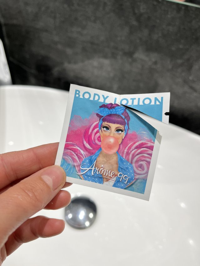 Denkowanie część druga :) Grudzień, kosmetyki w świątecznych opakowaniach lub w świątecznych kolorach: czerwonym, zielonym i złotym 