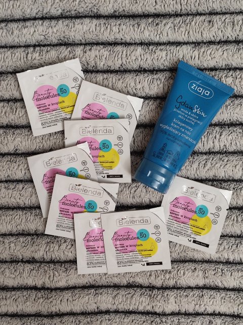 Denkowanie część druga :) Grudzień, kosmetyki w świątecznych opakowaniach lub w świątecznych kolorach: czerwonym, zielonym i złotym 