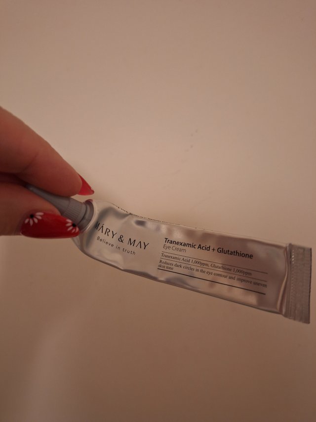 Denkowanie część druga :) Grudzień, kosmetyki w świątecznych opakowaniach lub w świątecznych kolorach: czerwonym, zielonym i złotym 