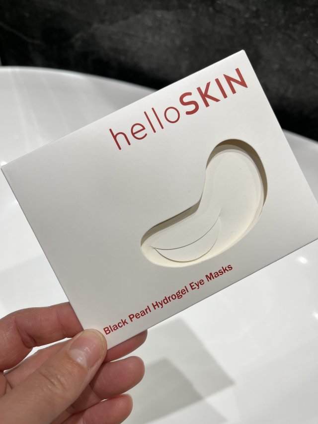 Denkowanie część druga :) Grudzień, kosmetyki w świątecznych opakowaniach lub w świątecznych kolorach: czerwonym, zielonym i złotym 