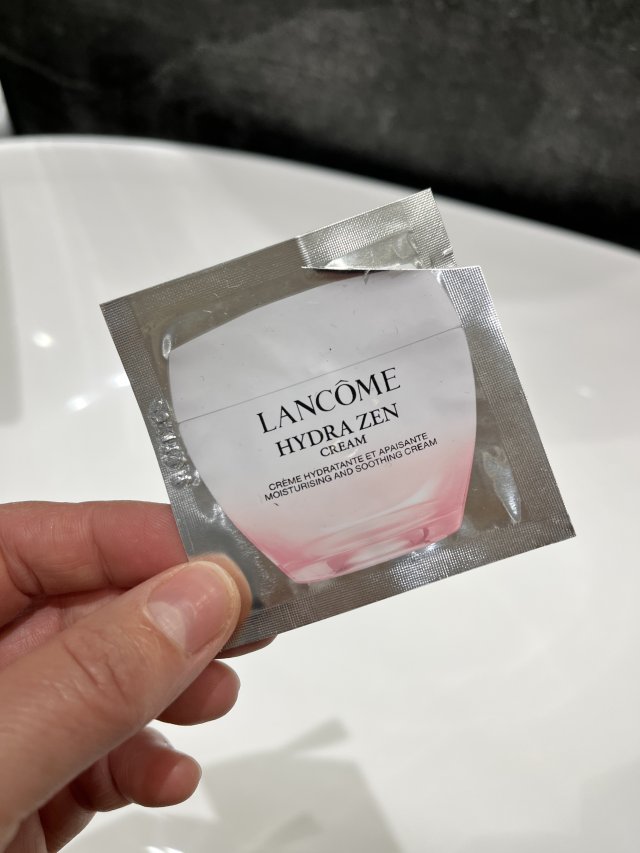 Denkowanie część druga :) Grudzień, kosmetyki w świątecznych opakowaniach lub w świątecznych kolorach: czerwonym, zielonym i złotym 