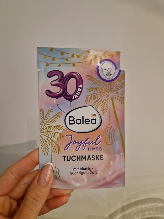 Denkowanie część druga :) Grudzień, kosmetyki w świątecznych opakowaniach lub w świątecznych kolorach: czerwonym, zielonym i złotym 