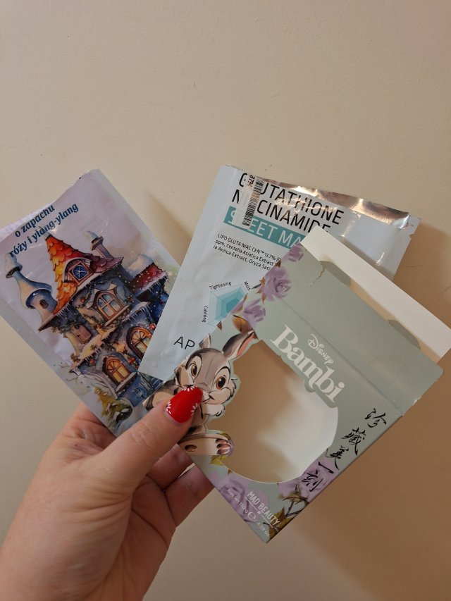 Denkowanie część druga :) Grudzień, kosmetyki w świątecznych opakowaniach lub w świątecznych kolorach: czerwonym, zielonym i złotym 