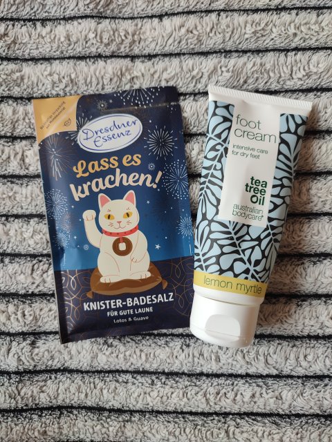 Denkowanie część druga :) Grudzień, kosmetyki w świątecznych opakowaniach lub w świątecznych kolorach: czerwonym, zielonym i złotym 