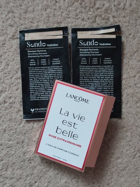 Denkowanie część druga :) Grudzień, kosmetyki w świątecznych opakowaniach lub w świątecznych kolorach: czerwonym, zielonym i złotym 