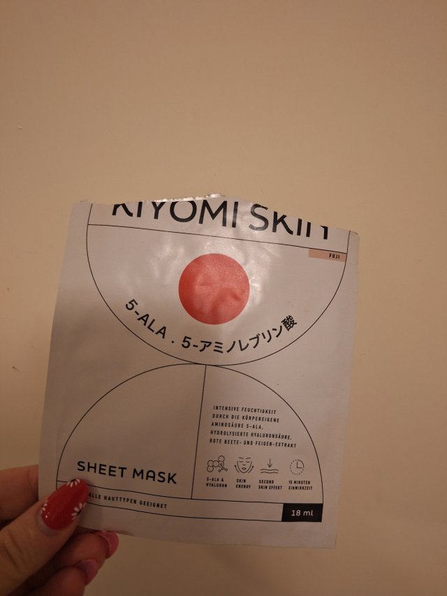 Denkowanie część druga :) Grudzień, kosmetyki w świątecznych opakowaniach lub w świątecznych kolorach: czerwonym, zielonym i złotym 