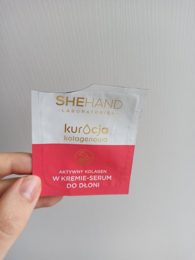 Denkowanie część druga :) Grudzień, kosmetyki w świątecznych opakowaniach lub w świątecznych kolorach: czerwonym, zielonym i złotym 