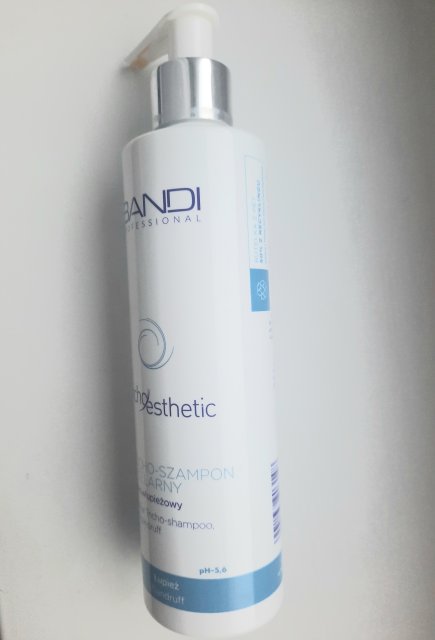 Denkowanie część druga :) Grudzień, kosmetyki w świątecznych opakowaniach lub w świątecznych kolorach: czerwonym, zielonym i złotym 