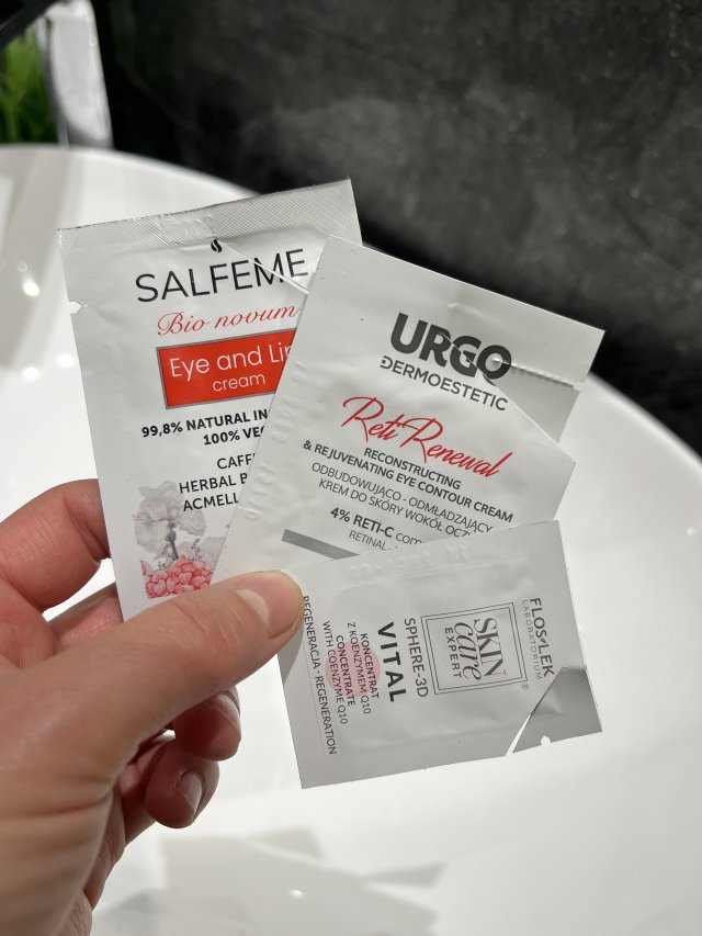 Denkowanie część druga :) Grudzień, kosmetyki w świątecznych opakowaniach lub w świątecznych kolorach: czerwonym, zielonym i złotym 