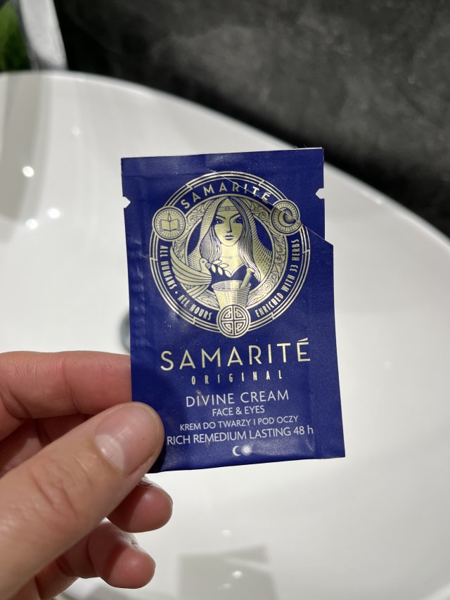 Denkowanie część druga :) Grudzień, kosmetyki w świątecznych opakowaniach lub w świątecznych kolorach: czerwonym, zielonym i złotym 