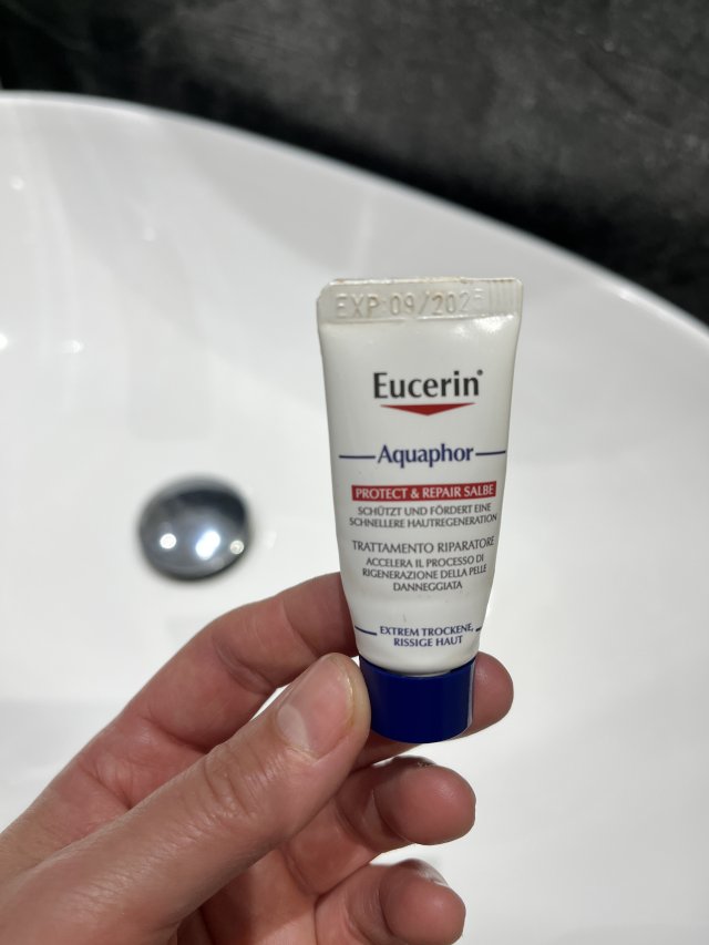 Denkowanie część druga :) Grudzień, kosmetyki w świątecznych opakowaniach lub w świątecznych kolorach: czerwonym, zielonym i złotym 