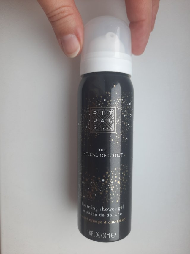 Denkowanie część druga :) Grudzień, kosmetyki w świątecznych opakowaniach lub w świątecznych kolorach: czerwonym, zielonym i złotym 