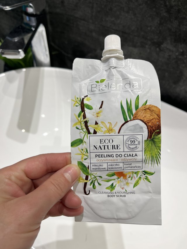 Denkowanie część druga :) Grudzień, kosmetyki w świątecznych opakowaniach lub w świątecznych kolorach: czerwonym, zielonym i złotym 