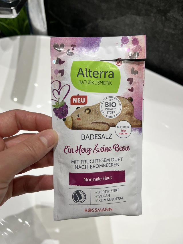 Denkowanie część druga :) Grudzień, kosmetyki w świątecznych opakowaniach lub w świątecznych kolorach: czerwonym, zielonym i złotym 