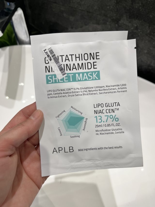 Denkowanie część druga :) Grudzień, kosmetyki w świątecznych opakowaniach lub w świątecznych kolorach: czerwonym, zielonym i złotym 