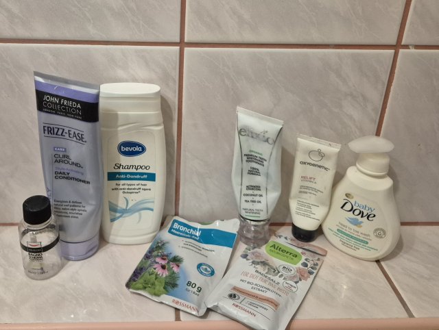 Denkowanie część druga :) Grudzień, kosmetyki w świątecznych opakowaniach lub w świątecznych kolorach: czerwonym, zielonym i złotym 