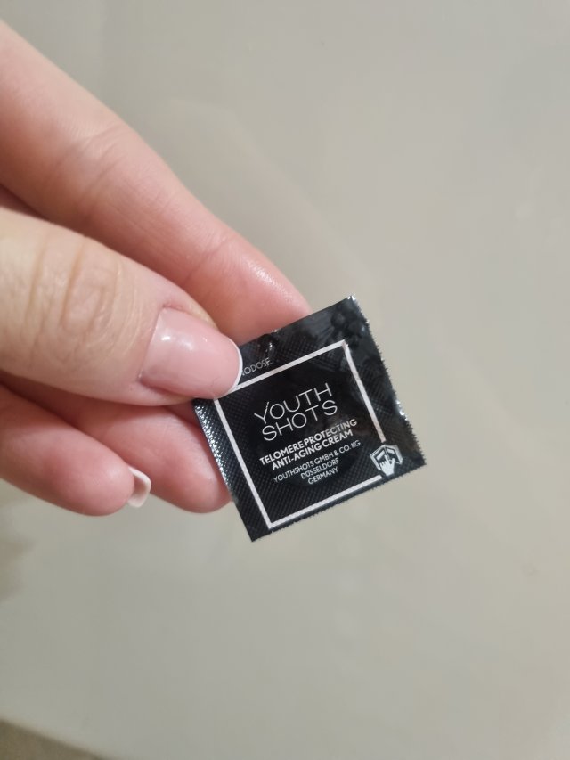 Denkowanie część druga :) Grudzień, kosmetyki w świątecznych opakowaniach lub w świątecznych kolorach: czerwonym, zielonym i złotym 