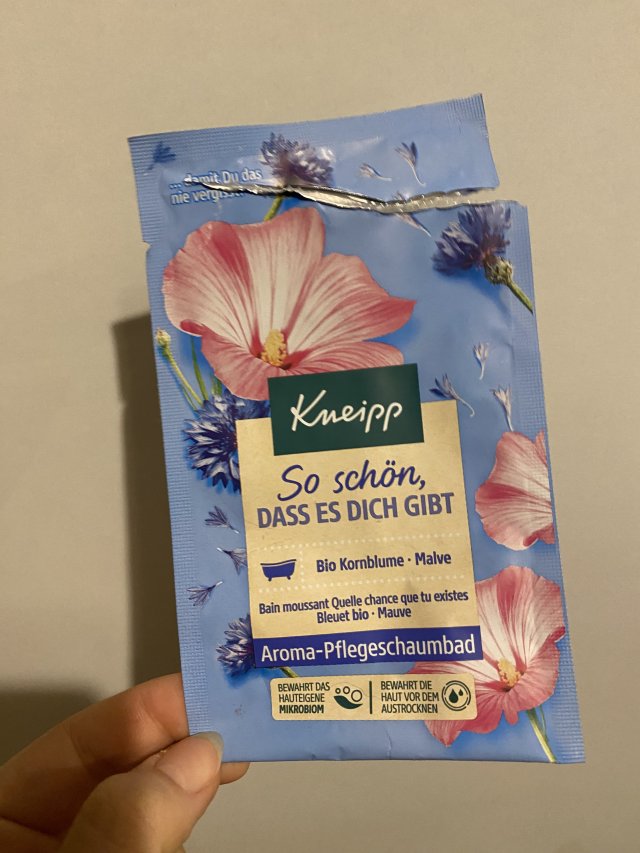 Denkowanie część druga :) Grudzień, kosmetyki w świątecznych opakowaniach lub w świątecznych kolorach: czerwonym, zielonym i złotym 