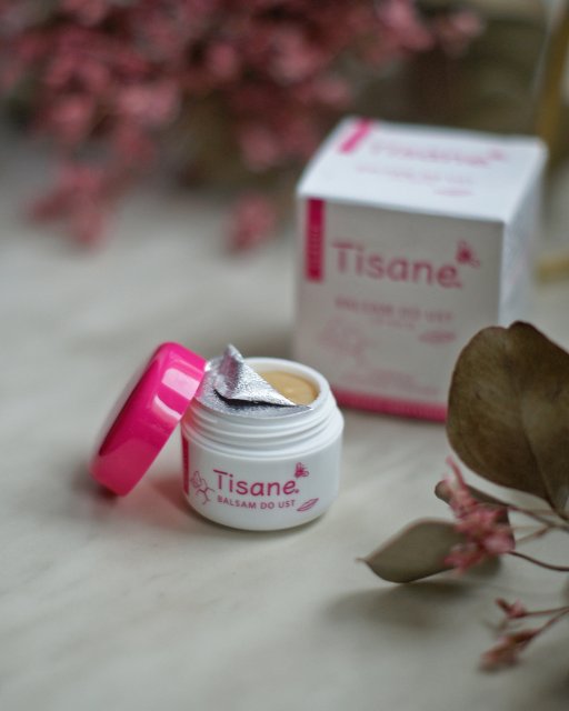 TISANE Classic  Balsam do ust, ziołowy o miodowym smaku i waniliowym zapachu, w słoiku