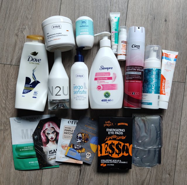 Denkowanie część druga :) Grudzień, kosmetyki w świątecznych opakowaniach lub w świątecznych kolorach: czerwonym, zielonym i złotym 